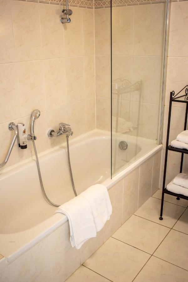 Hof De Draeck Bed & Breakfast Teuven ภายนอก รูปภาพ
